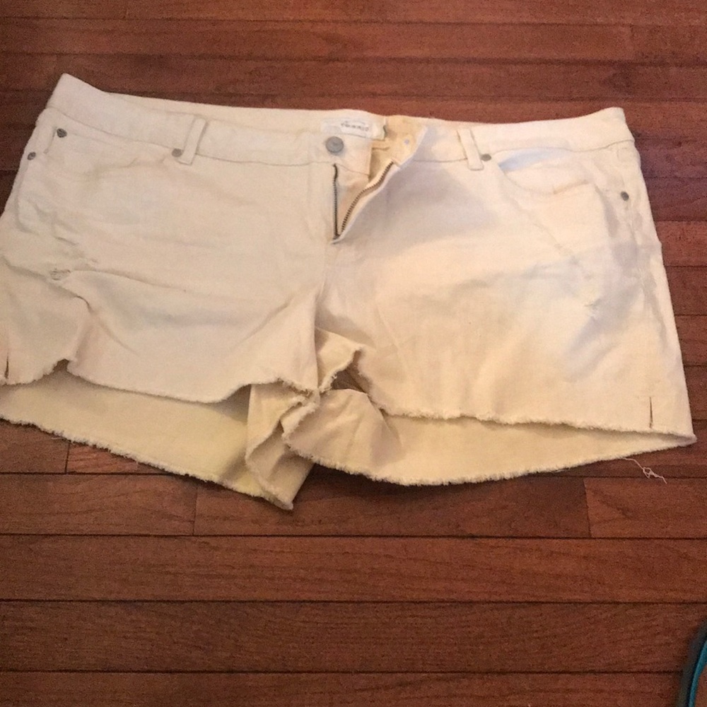 Cream colored Torrid shorts